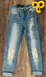 Load image into Gallery viewer, Light wash Lace Jeans
